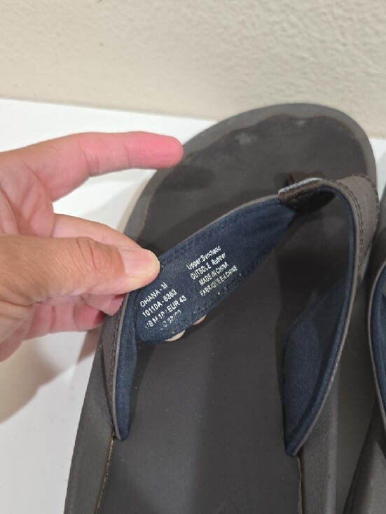 OluKai \'Ohana Men\'s Brown Flip-Flop with Navy Accents main image 3